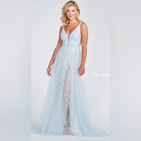 ellie wilde Dresses & Skirts - Gorgeous baby blue sparkly, shimmery, mystical, homecoming/ prom dress😍💎💙